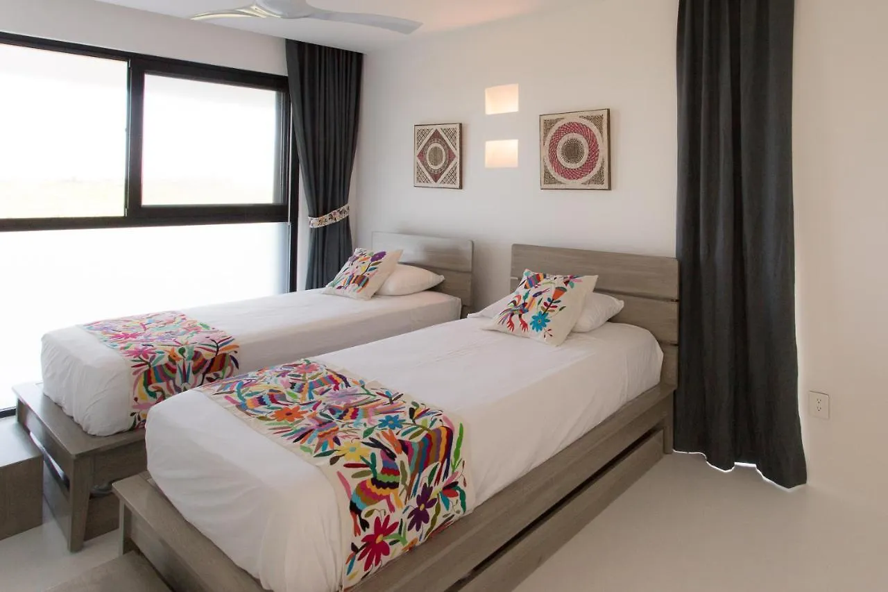 La Maison Manati, Beachfront, Infinity Pool, Cooking Service Included Otel Tulum Villa